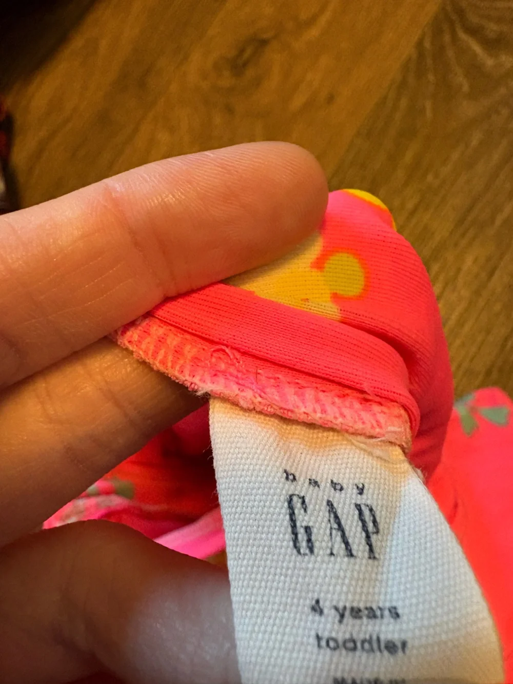 GAP bright pink